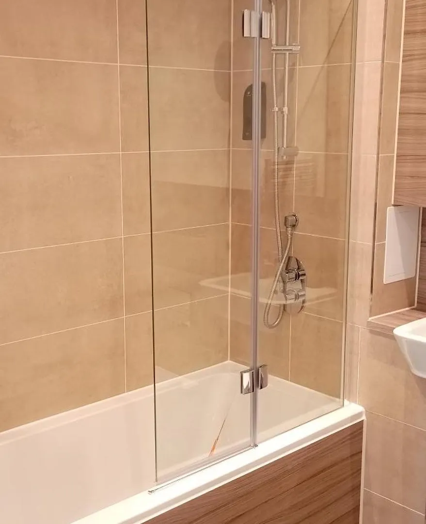 London Serviced Accommodation X Rm13 X Dm 4 Weekly X Monthly Offers Dagenham Apartamento